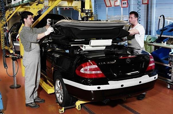 Fertigung eines Mercedes-Benz CLK Cabriolet bei Karmann in Osnabrück. Foto: Auto-Reporter/Karmann